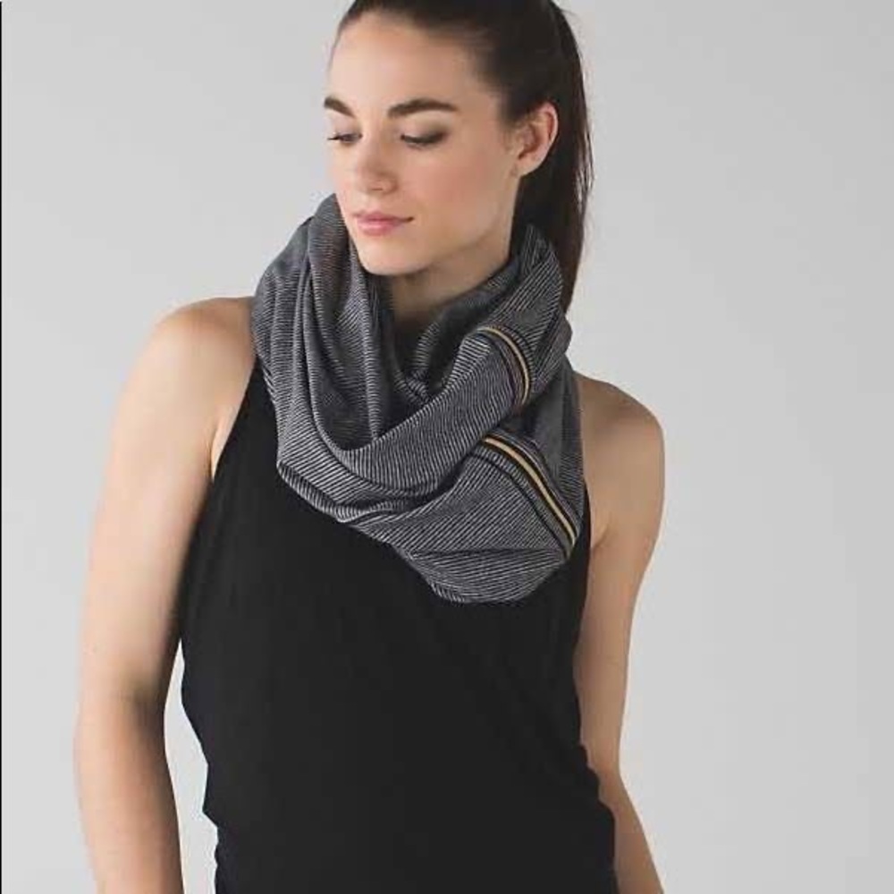 Lululemon Vinyasa Tonka Stripe Heather Slate Black Gold Zipper Scarf